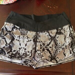 Lululemon Black and Gray Snake Print Women's workout Shorts